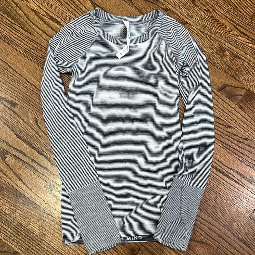 Lululemon long sleeve shirt size 2.